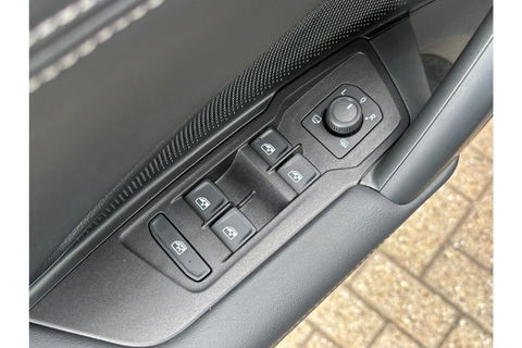 Volkswagen Tiguan 1.5 ETSI AUTOMAAT BUSINESS NAVI LMV VIRTUALCOCKPIT