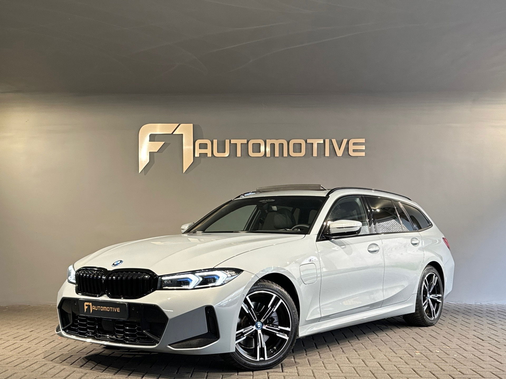 BMW 3 Serie Touring 330e M Sport Pano|H/K|HuD|Memory|Laser