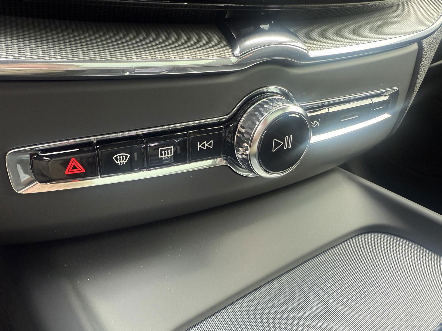 Volvo XC60 2.0 T6 Plug-in hybrid AWD Plus Black Edition Full options “new”