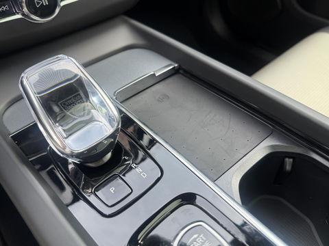 Volvo XC60 2.0 T6 Plug-in hybrid AWD Plus Black Edition Full options “new”