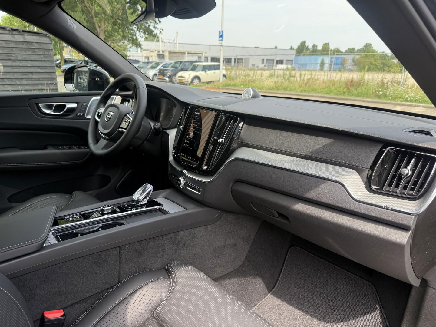 Volvo XC60 2.0 T6 Plug-in hybrid AWD Plus Black Edition Full options “new”