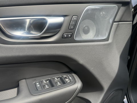 Volvo XC60 2.0 T6 Plug-in hybrid AWD Plus Black Edition Full options “new”