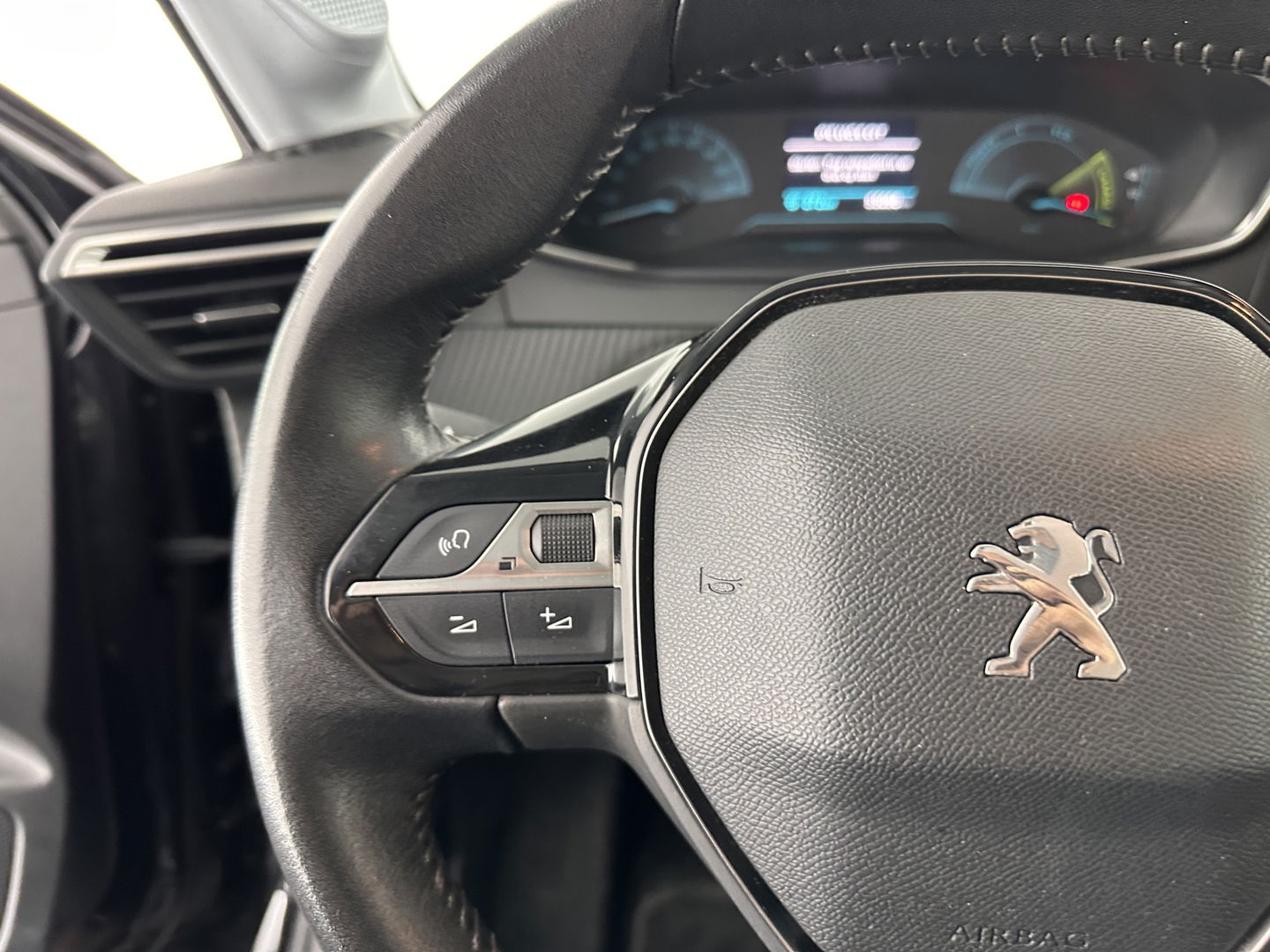 Peugeot e-208 EV Active 50 kWh [ 3-Fase ] Aut. *NAVI-FULLMAP | FULL-LED | SPORT-SEATS | CARPLAY | CCS-FASTLOADER | KEYLESS | DAB+ | LANE-ASSIST | CRUISE | ECC | PDC*