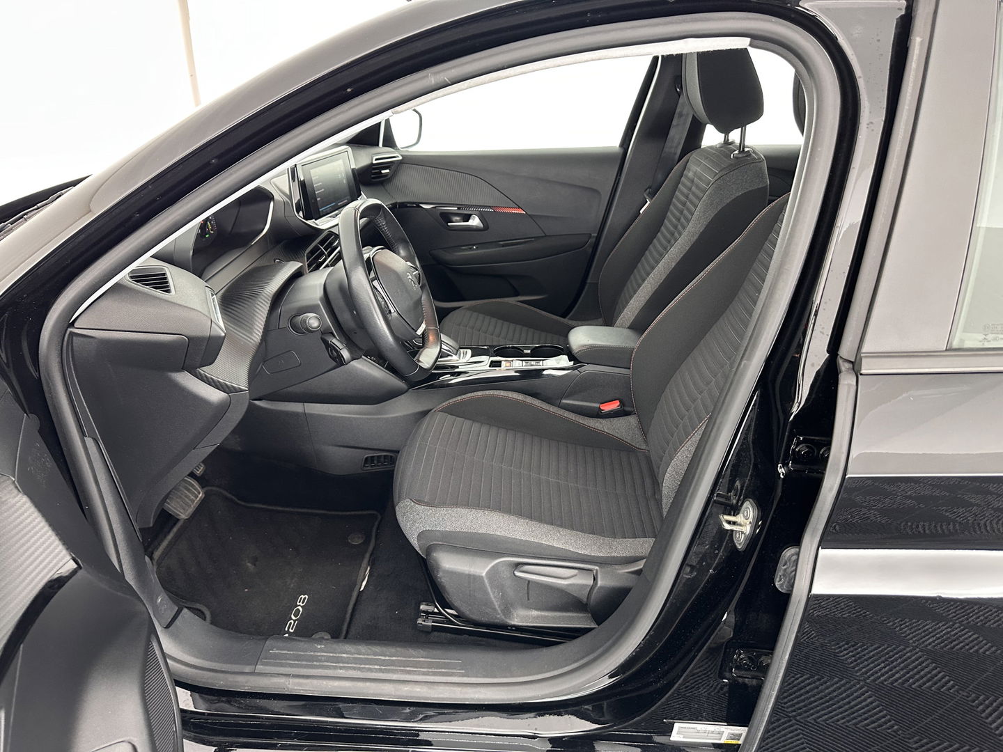 Peugeot e-208 EV Active 50 kWh [ 3-Fase ] Aut. *NAVI-FULLMAP | FULL-LED | SPORT-SEATS | CARPLAY | CCS-FASTLOADER | KEYLESS | DAB+ | LANE-ASSIST | CRUISE | ECC | PDC*