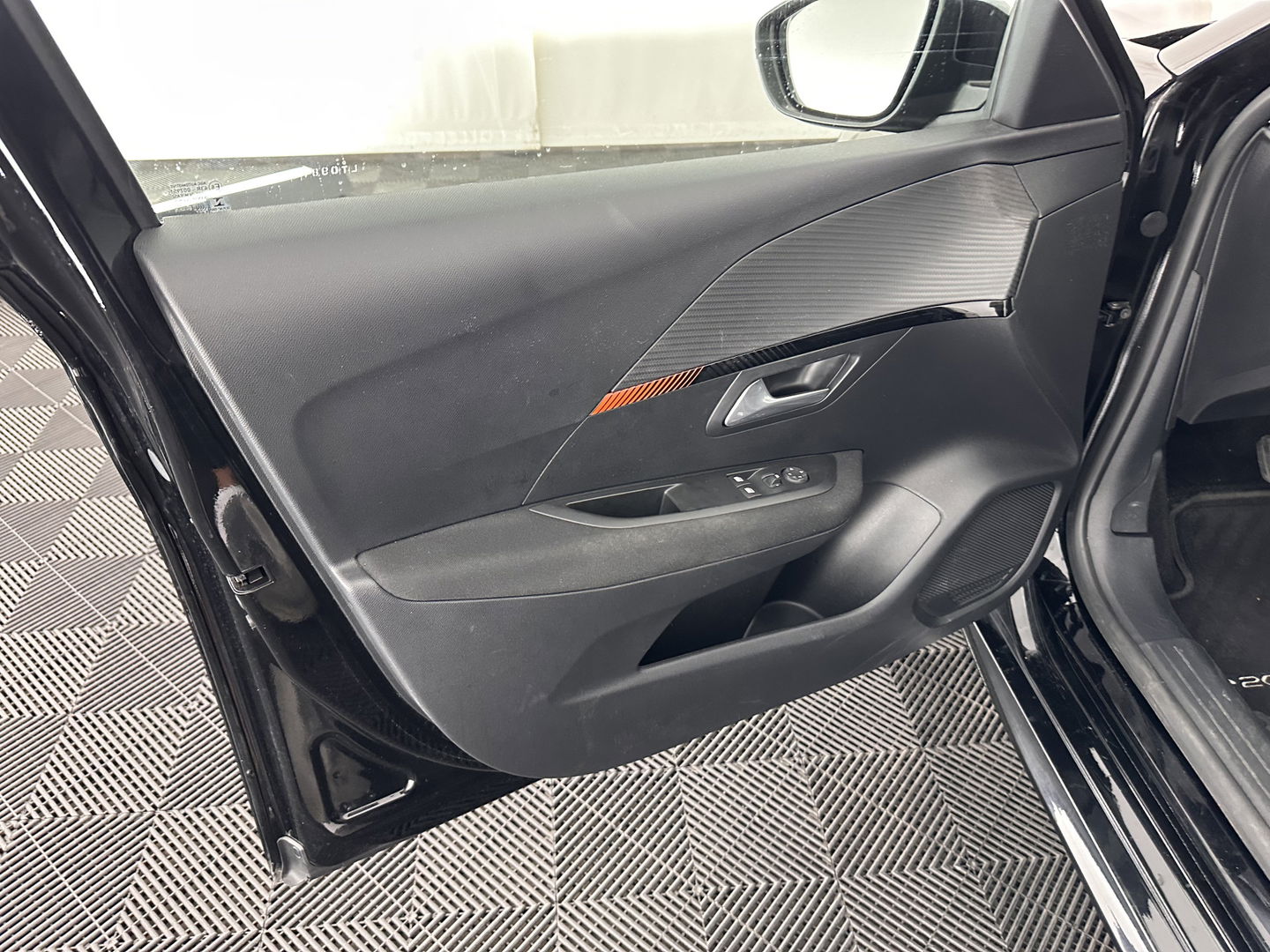 Peugeot e-208 EV Active 50 kWh [ 3-Fase ] Aut. *NAVI-FULLMAP | FULL-LED | SPORT-SEATS | CARPLAY | CCS-FASTLOADER | KEYLESS | DAB+ | LANE-ASSIST | CRUISE | ECC | PDC*