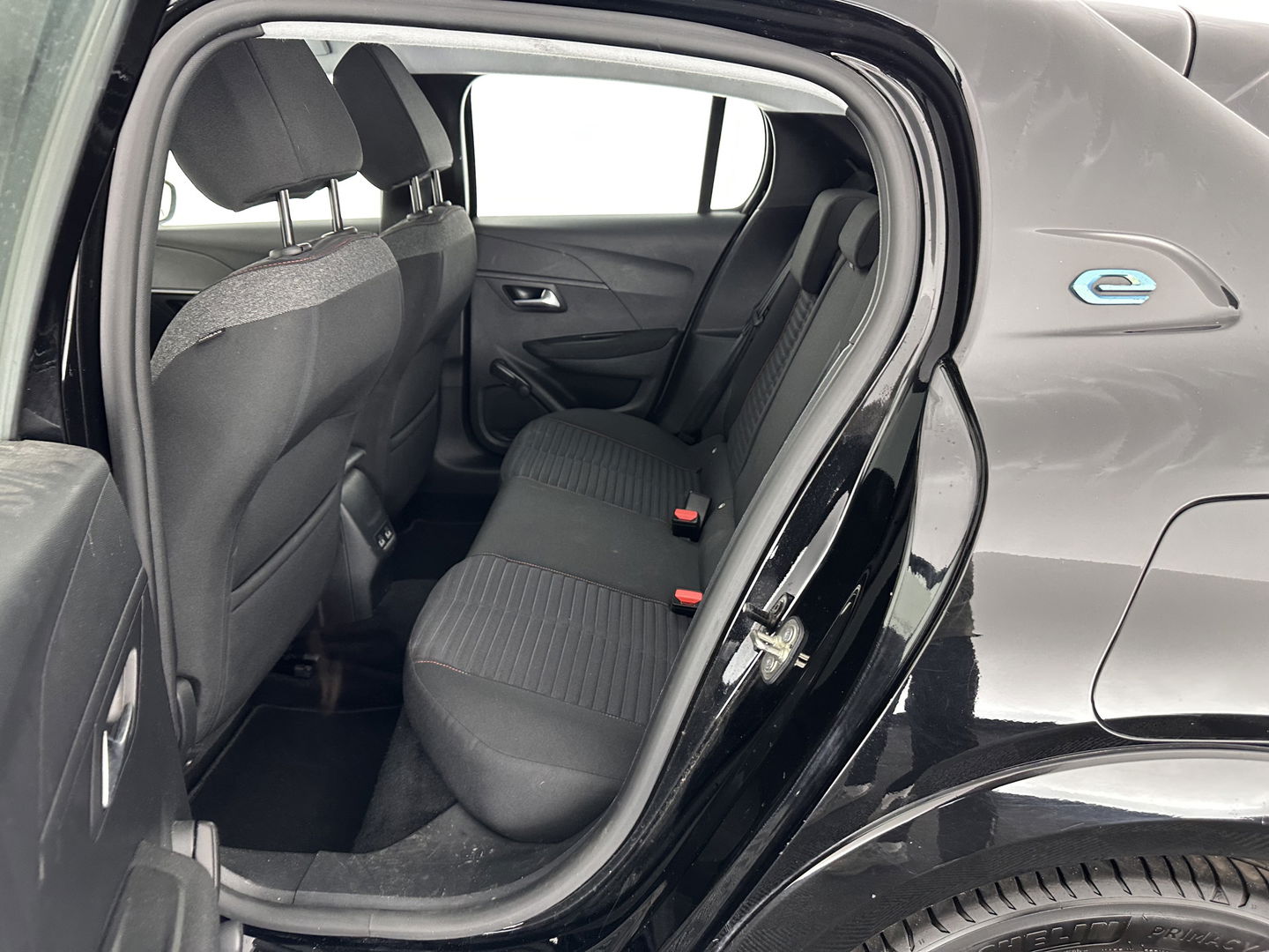 Peugeot e-208 EV Active 50 kWh [ 3-Fase ] Aut. *NAVI-FULLMAP | FULL-LED | SPORT-SEATS | CARPLAY | CCS-FASTLOADER | KEYLESS | DAB+ | LANE-ASSIST | CRUISE | ECC | PDC*