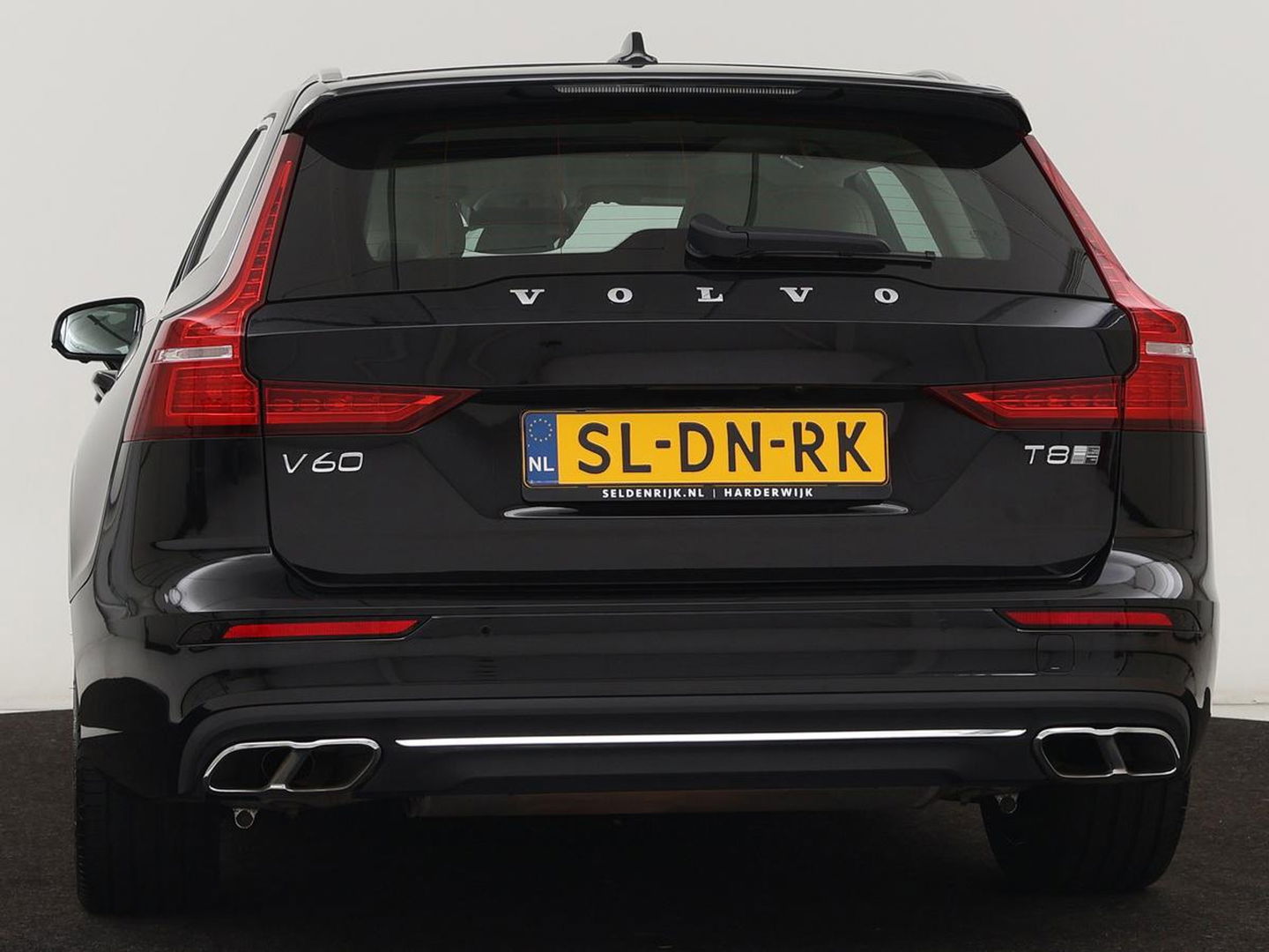 Volvo V60 2.0 T8 Recharge AWD Inscription | Panoramadak | Stoelventilatie | Adaptive cruise | Head-Up | 360 Camera | Harman/Kardon | Memory | Carplay | Navigatie | PHEV | Plug In