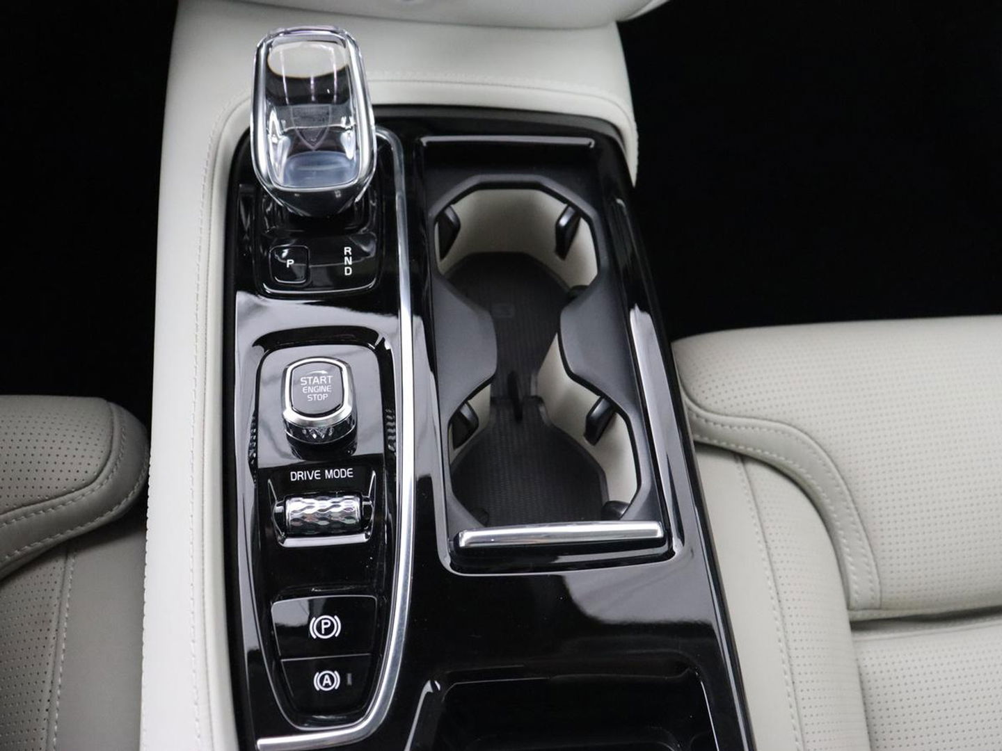Volvo V60 2.0 T8 Recharge AWD Inscription | Panoramadak | Stoelventilatie | Adaptive cruise | Head-Up | 360 Camera | Harman/Kardon | Memory | Carplay | Navigatie | PHEV | Plug In