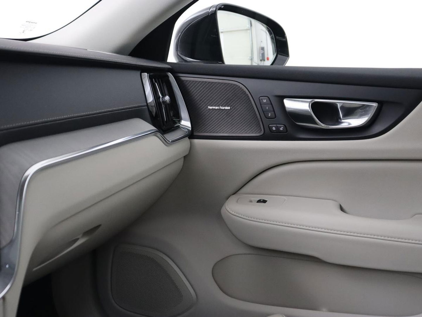 Volvo V60 2.0 T8 Recharge AWD Inscription | Panoramadak | Stoelventilatie | Adaptive cruise | Head-Up | 360 Camera | Harman/Kardon | Memory | Carplay | Navigatie | PHEV | Plug In