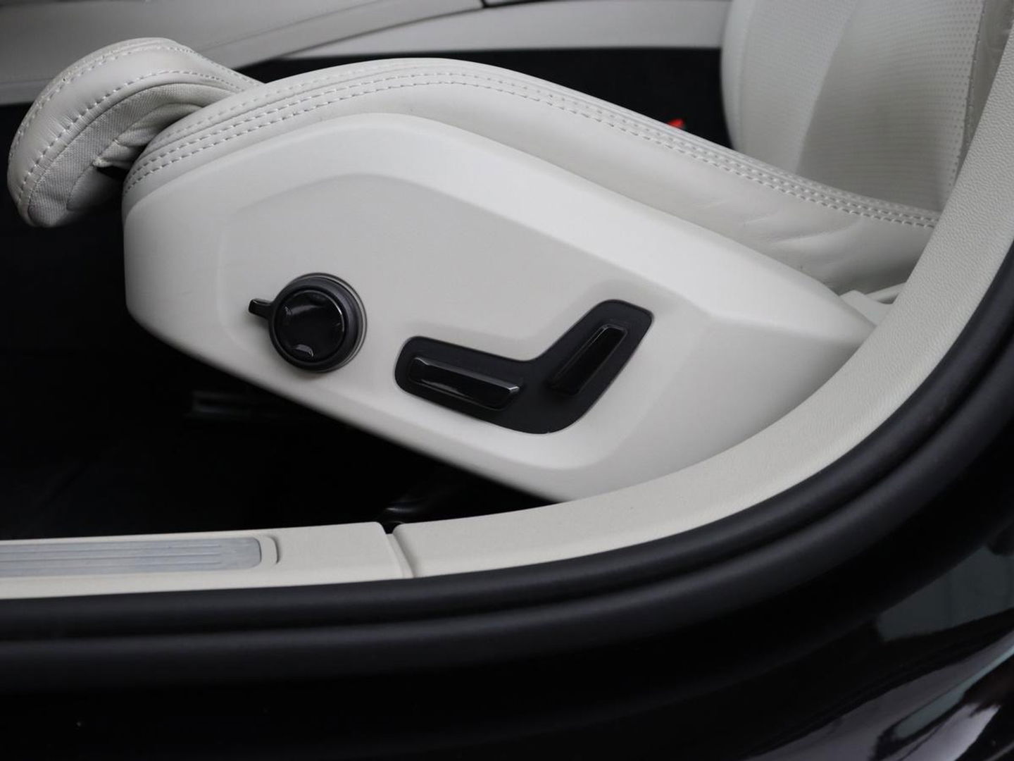 Volvo V60 2.0 T8 Recharge AWD Inscription | Panoramadak | Stoelventilatie | Adaptive cruise | Head-Up | 360 Camera | Harman/Kardon | Memory | Carplay | Navigatie | PHEV | Plug In