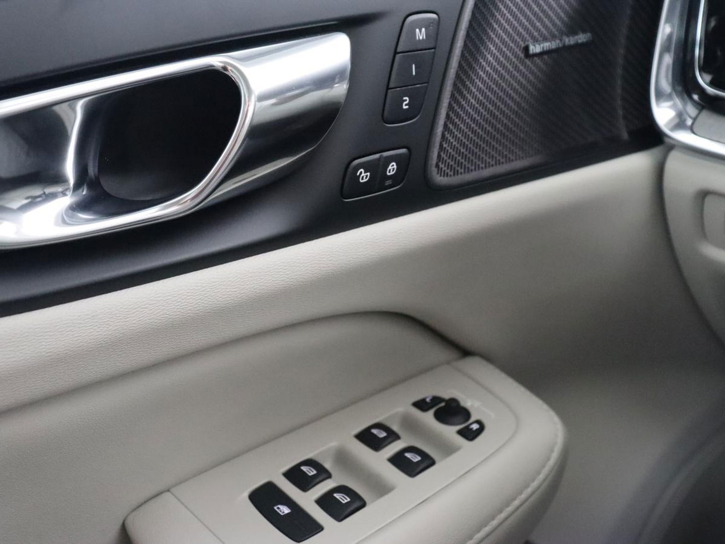Volvo V60 2.0 T8 Recharge AWD Inscription | Panoramadak | Stoelventilatie | Adaptive cruise | Head-Up | 360 Camera | Harman/Kardon | Memory | Carplay | Navigatie | PHEV | Plug In