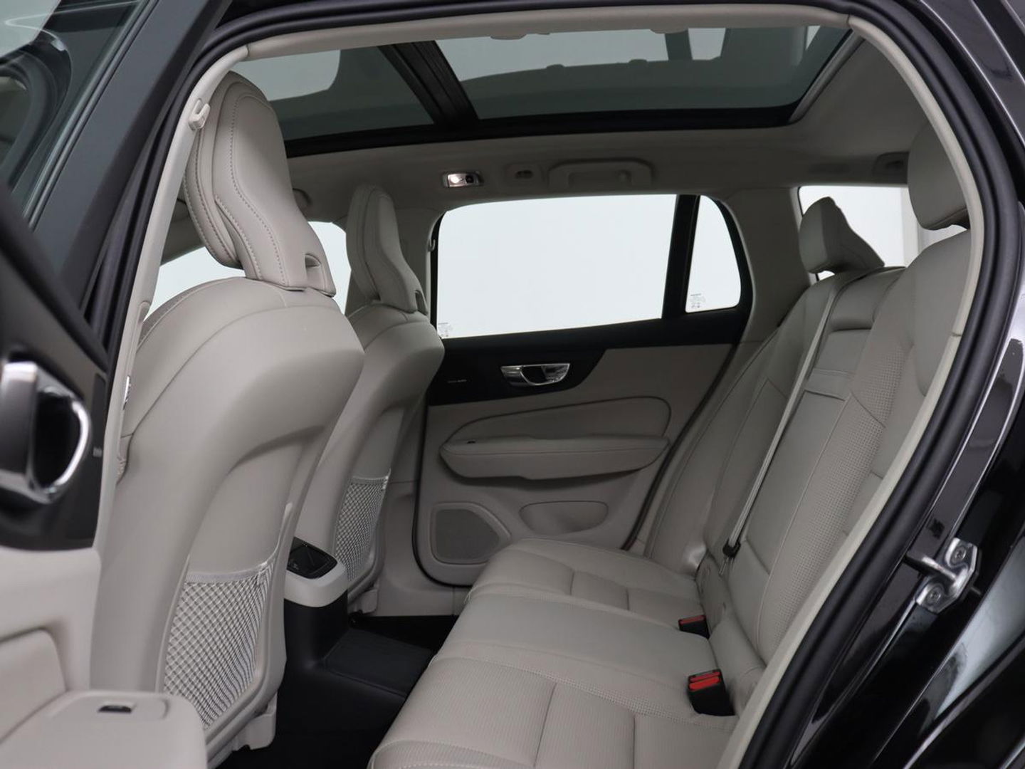 Volvo V60 2.0 T8 Recharge AWD Inscription | Panoramadak | Stoelventilatie | Adaptive cruise | Head-Up | 360 Camera | Harman/Kardon | Memory | Carplay | Navigatie | PHEV | Plug In