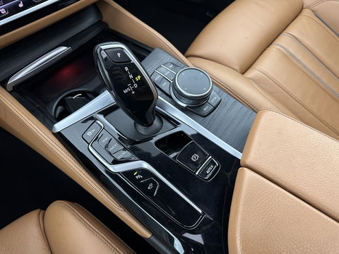 BMW 5 Serie Touring 540d xDrive High Executive (INCL-BTW) Aut. *PANO | LASER-LIGHT | HEAD-UP | LUXURY-LEATHER | BLIND-SPOT | MEMORY-PACK | HARMAN/KARDON | TOP-VIEW | DIGI-COCKPIT | HEATED-COMFORTSEATS | KEYLESS | NAVI-FULLMAP | 18''ALU*