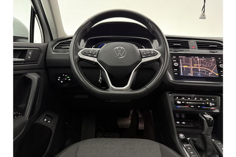 Volkswagen Tiguan 1.4 TSI eHybrid 225PK R-Line Pano ACC IQ LED Virtual Navi Clima Carplay Trekhaak 18"LMV PDC