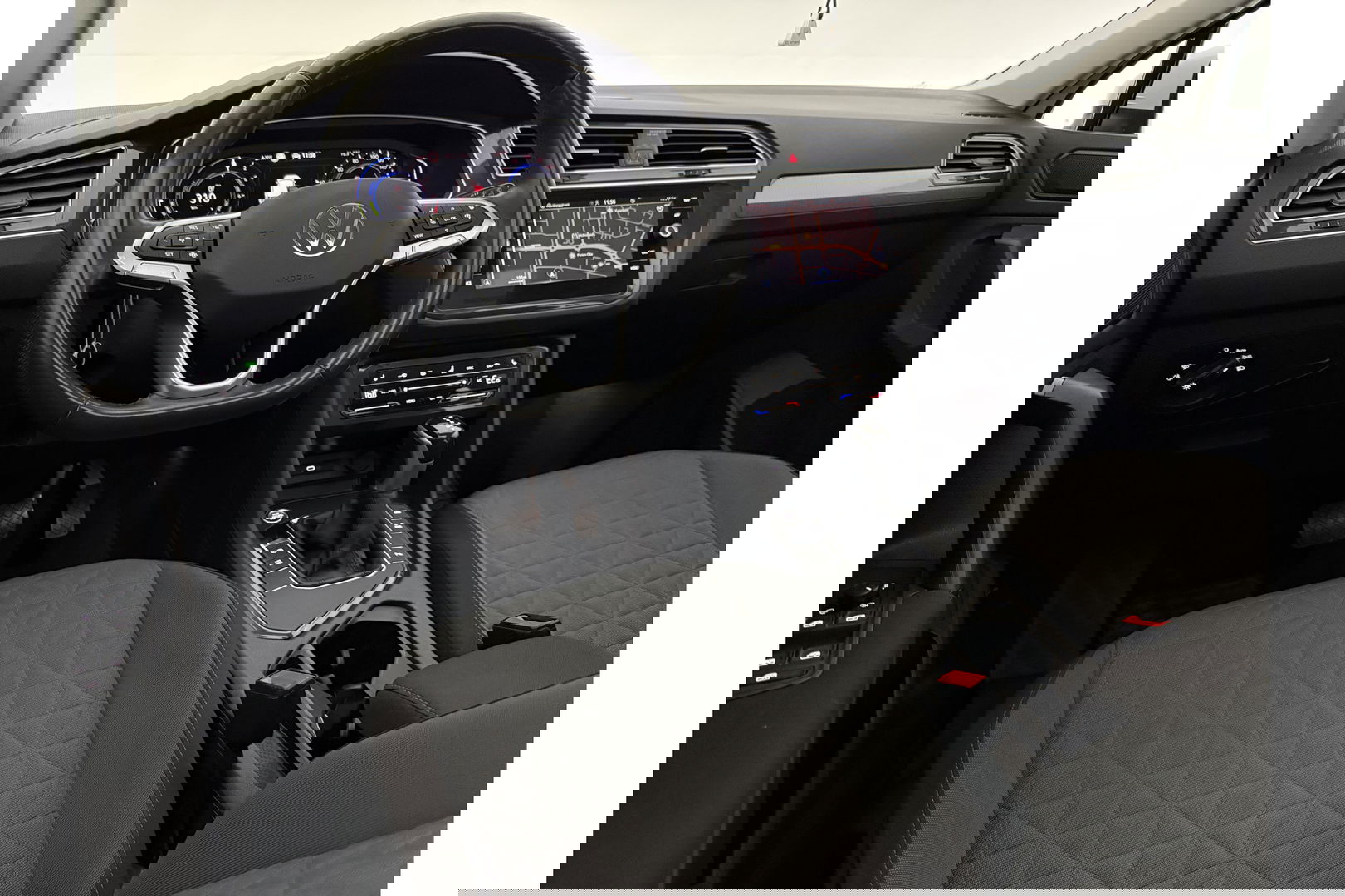 Volkswagen Tiguan 1.4 TSI eHybrid 225PK R-Line Pano ACC IQ LED Virtual Navi Clima Carplay Trekhaak 18"LMV PDC