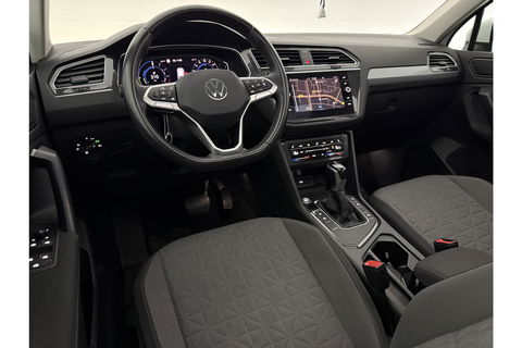 Volkswagen Tiguan 1.4 TSI eHybrid 225PK R-Line Pano ACC IQ LED Virtual Navi Clima Carplay Trekhaak 18"LMV PDC
