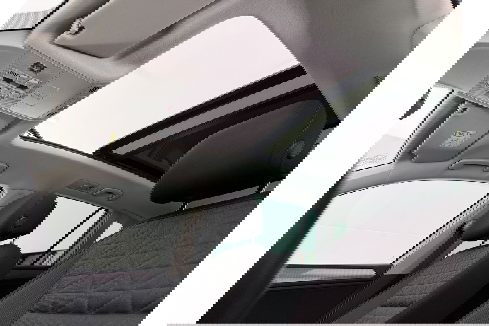 Volkswagen Tiguan 1.4 TSI eHybrid 225PK R-Line Pano ACC IQ LED Virtual Navi Clima Carplay Trekhaak 18"LMV PDC