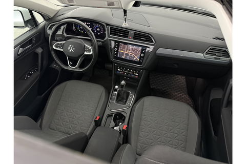 Volkswagen Tiguan 1.4 TSI eHybrid 225PK R-Line Pano ACC IQ LED Virtual Navi Clima Carplay Trekhaak 18"LMV PDC