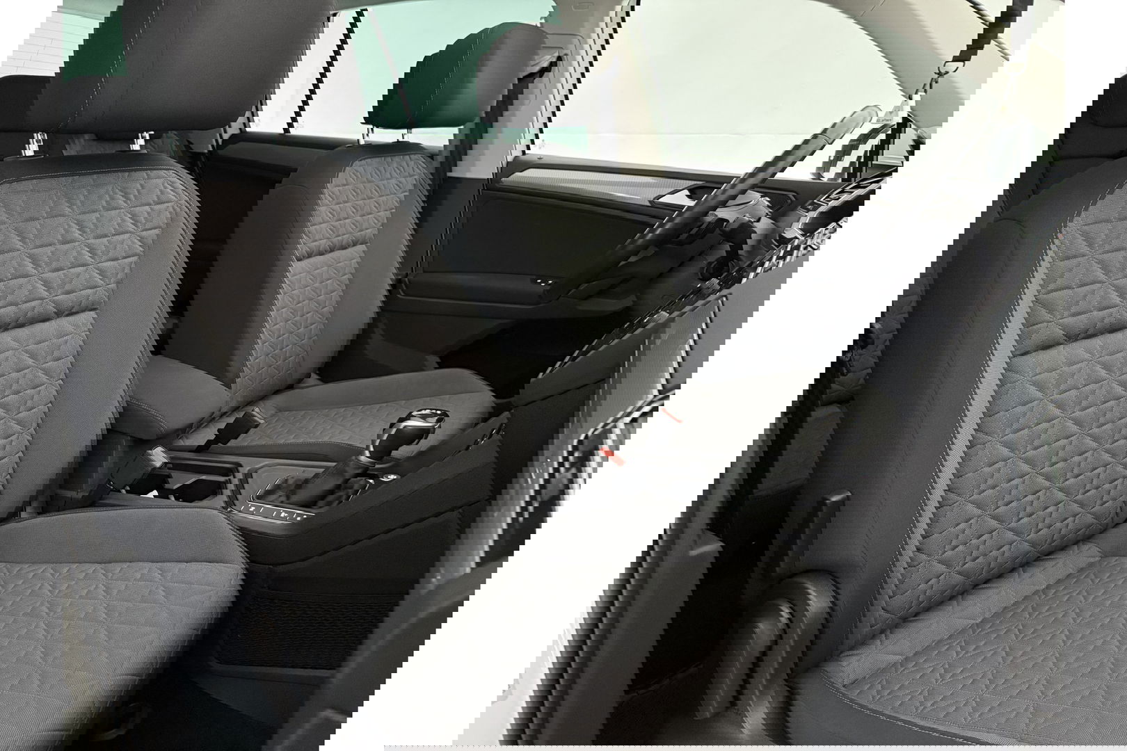 Volkswagen Tiguan 1.4 TSI eHybrid 225PK R-Line Pano ACC IQ LED Virtual Navi Clima Carplay Trekhaak 18"LMV PDC
