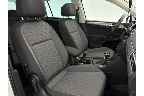 Volkswagen Tiguan 1.4 TSI eHybrid 225PK R-Line Pano ACC IQ LED Virtual Navi Clima Carplay Trekhaak 18"LMV PDC