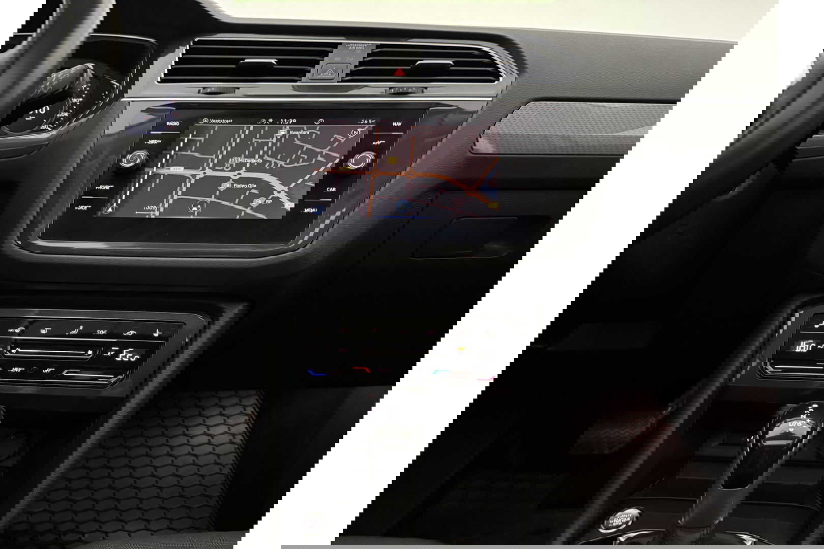 Volkswagen Tiguan 1.4 TSI eHybrid 225PK R-Line Pano ACC IQ LED Virtual Navi Clima Carplay Trekhaak 18"LMV PDC