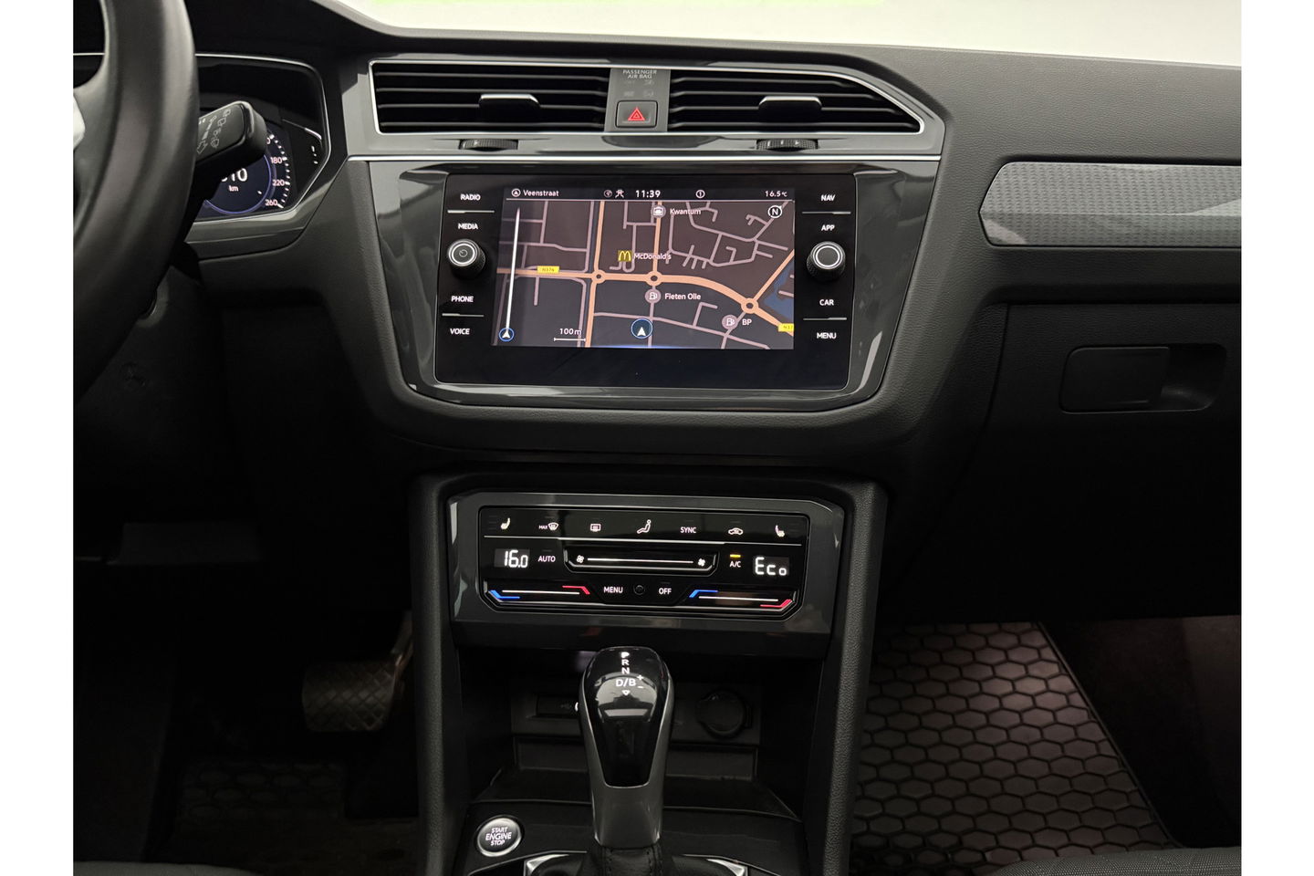 Volkswagen Tiguan 1.4 TSI eHybrid 225PK R-Line Pano ACC IQ LED Virtual Navi Clima Carplay Trekhaak 18"LMV PDC