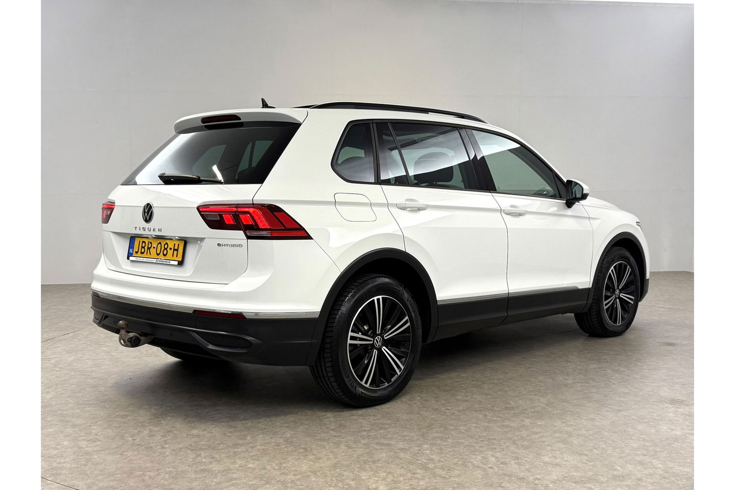 Volkswagen Tiguan 1.4 TSI eHybrid 225PK R-Line Pano ACC IQ LED Virtual Navi Clima Carplay Trekhaak 18"LMV PDC