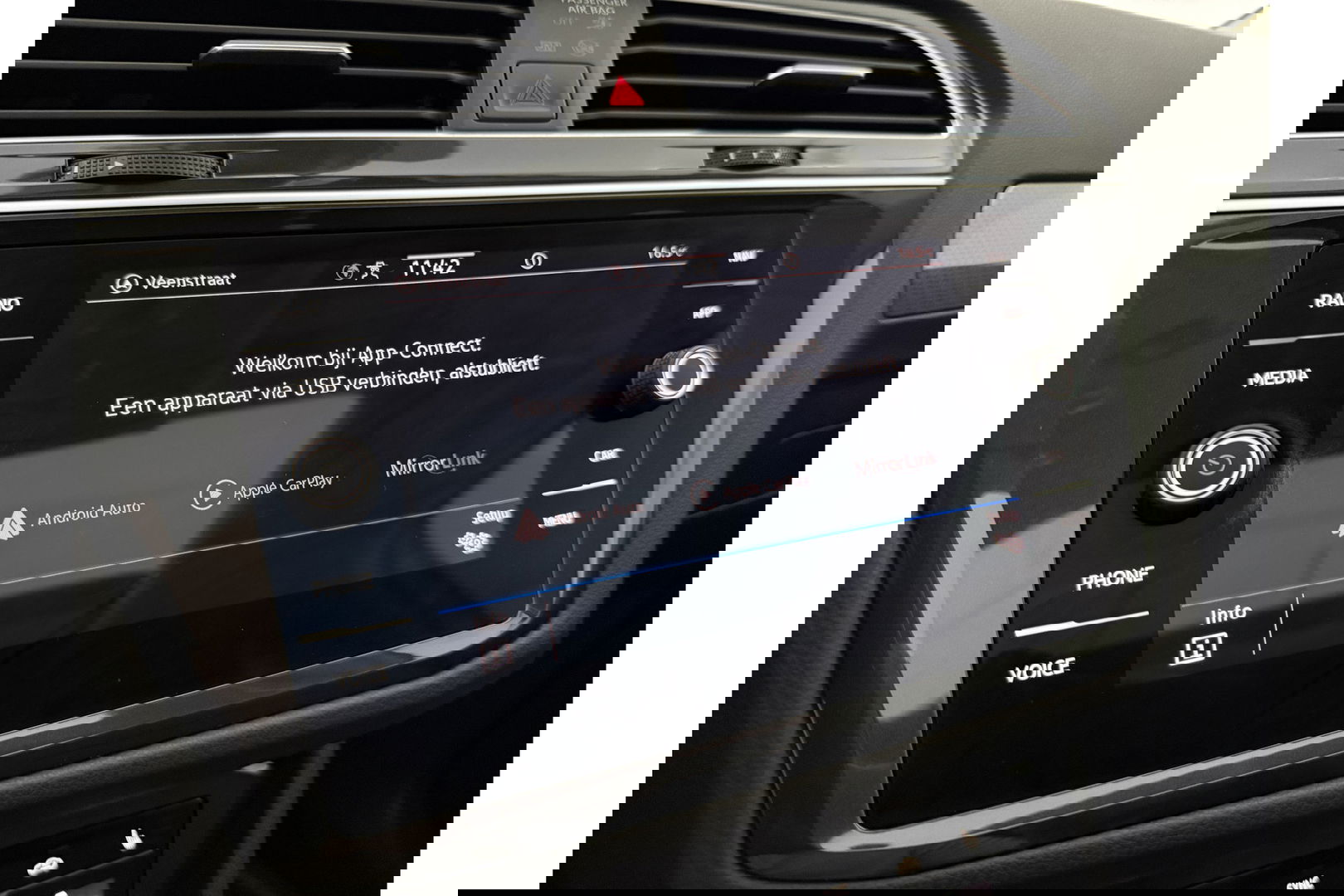 Volkswagen Tiguan 1.4 TSI eHybrid 225PK R-Line Pano ACC IQ LED Virtual Navi Clima Carplay Trekhaak 18"LMV PDC