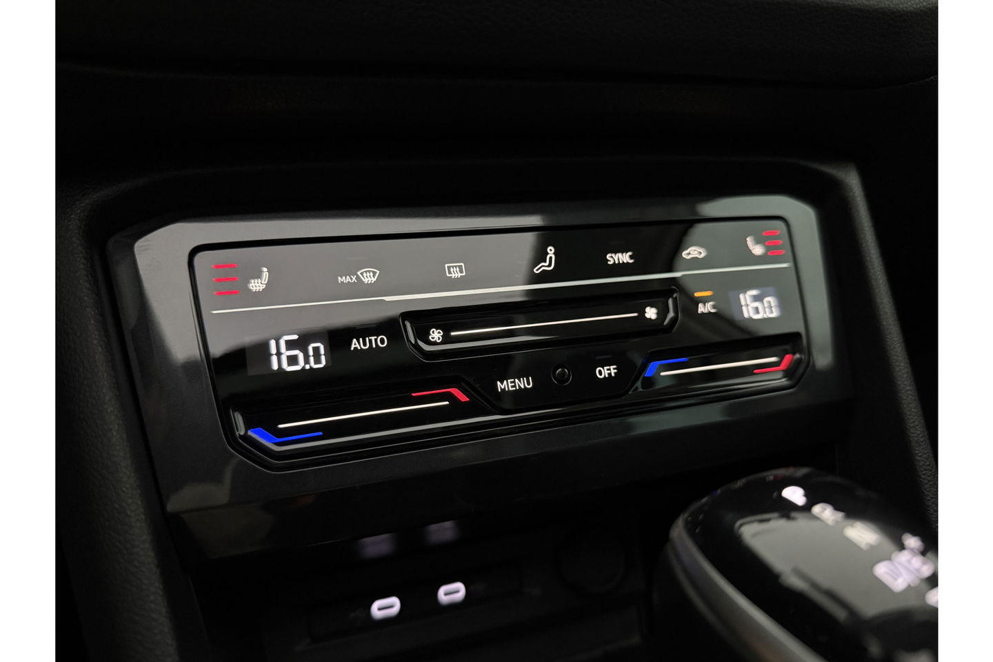 Volkswagen Tiguan 1.4 TSI eHybrid 225PK R-Line Pano ACC IQ LED Virtual Navi Clima Carplay Trekhaak 18"LMV PDC