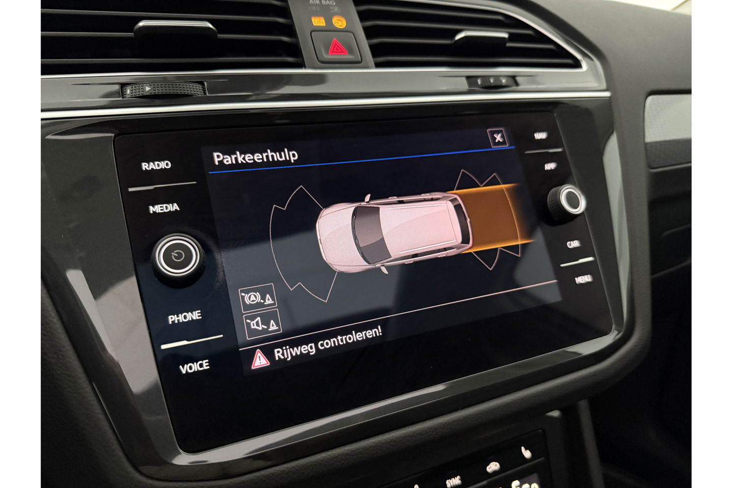Volkswagen Tiguan 1.4 TSI eHybrid 225PK R-Line Pano ACC IQ LED Virtual Navi Clima Carplay Trekhaak 18"LMV PDC