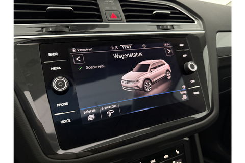 Volkswagen Tiguan 1.4 TSI eHybrid 225PK R-Line Pano ACC IQ LED Virtual Navi Clima Carplay Trekhaak 18"LMV PDC