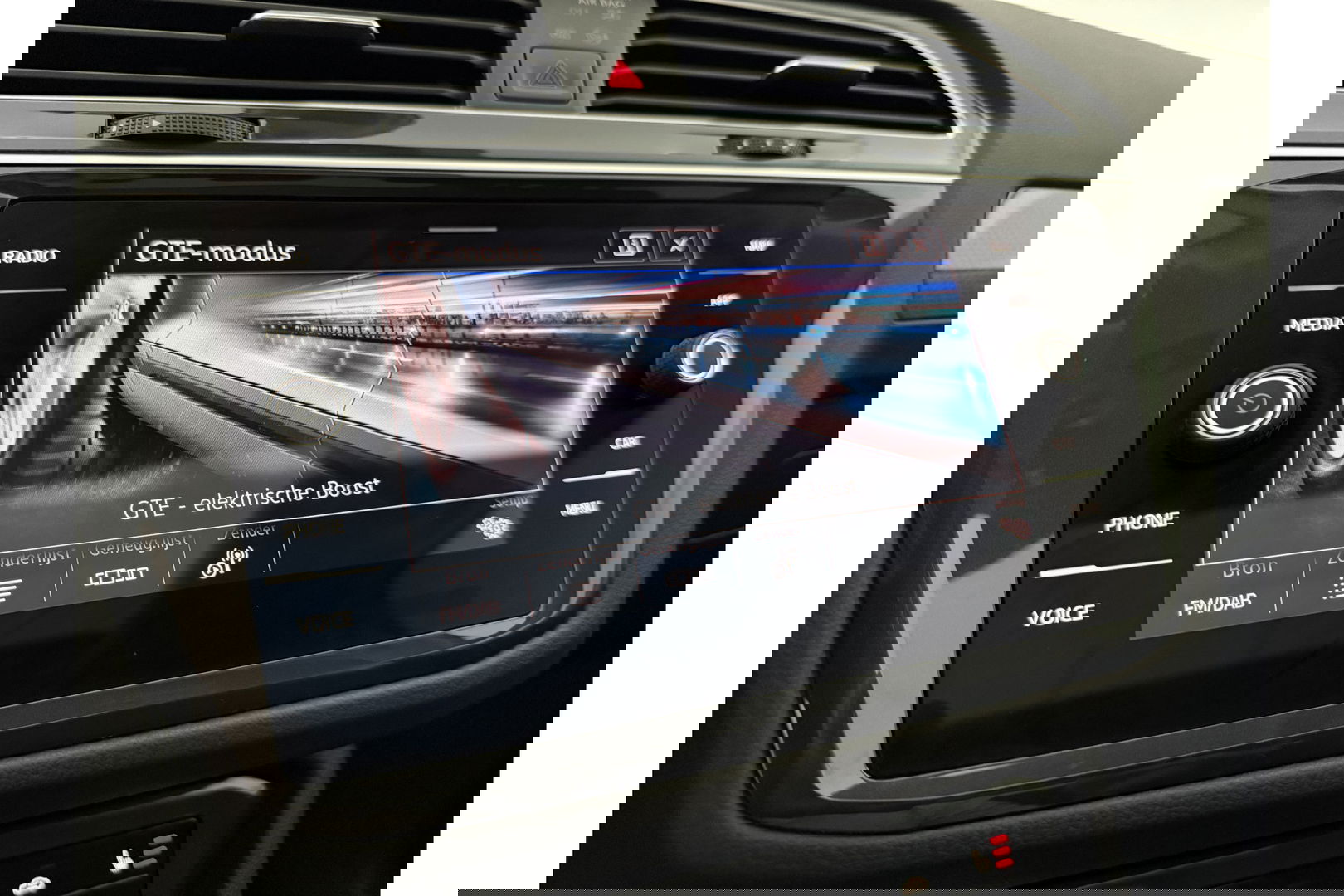 Volkswagen Tiguan 1.4 TSI eHybrid 225PK R-Line Pano ACC IQ LED Virtual Navi Clima Carplay Trekhaak 18"LMV PDC