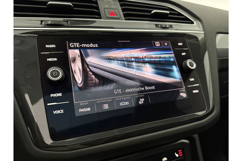 Volkswagen Tiguan 1.4 TSI eHybrid 225PK R-Line Pano ACC IQ LED Virtual Navi Clima Carplay Trekhaak 18"LMV PDC
