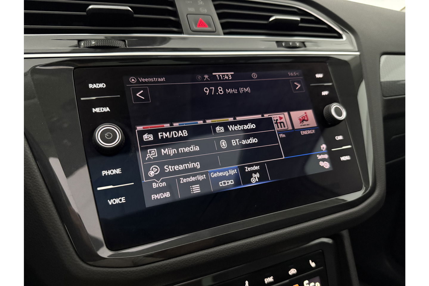 Volkswagen Tiguan 1.4 TSI eHybrid 225PK R-Line Pano ACC IQ LED Virtual Navi Clima Carplay Trekhaak 18"LMV PDC