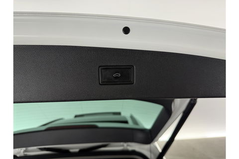Volkswagen Tiguan 1.4 TSI eHybrid 225PK R-Line Pano ACC IQ LED Virtual Navi Clima Carplay Trekhaak 18"LMV PDC