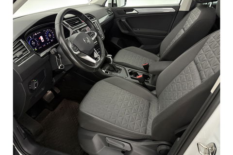 Volkswagen Tiguan 1.4 TSI eHybrid 225PK R-Line Pano ACC IQ LED Virtual Navi Clima Carplay Trekhaak 18"LMV PDC