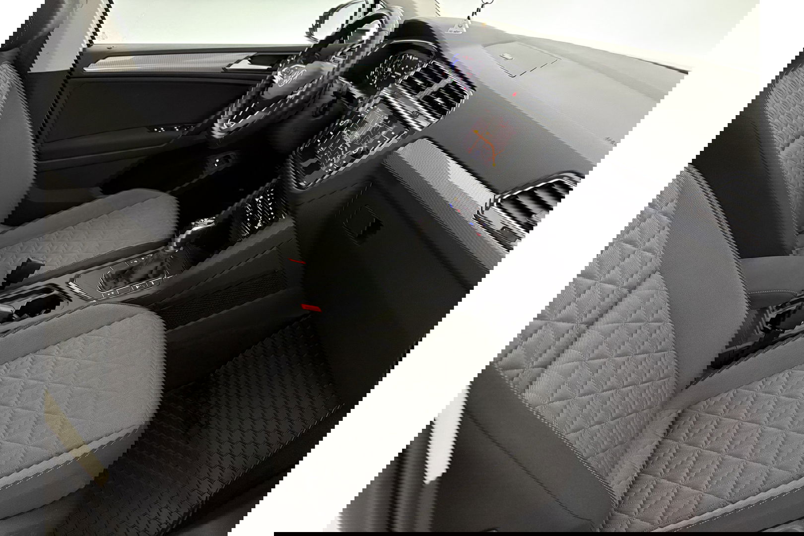 Volkswagen Tiguan 1.4 TSI eHybrid 225PK R-Line Pano ACC IQ LED Virtual Navi Clima Carplay Trekhaak 18"LMV PDC