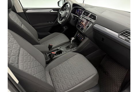 Volkswagen Tiguan 1.4 TSI eHybrid 225PK R-Line Pano ACC IQ LED Virtual Navi Clima Carplay Trekhaak 18"LMV PDC