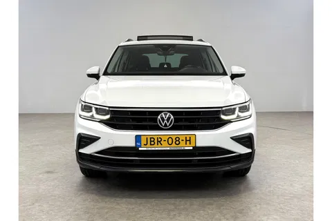 Volkswagen Tiguan 1.4 TSI eHybrid 225PK R-Line Pano ACC IQ LED Virtual Navi Clima Carplay Trekhaak 18"LMV PDC