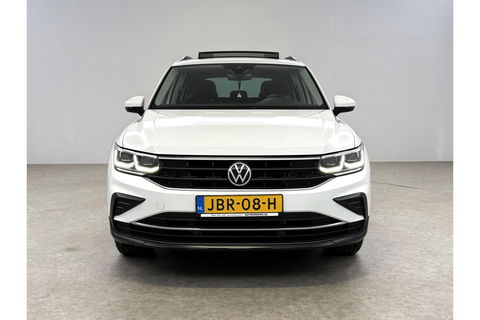 Volkswagen Tiguan 1.4 TSI eHybrid 225PK R-Line Pano ACC IQ LED Virtual Navi Clima Carplay Trekhaak 18"LMV PDC