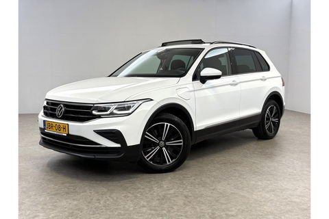 Volkswagen Tiguan 1.4 TSI eHybrid 225PK R-Line Pano ACC IQ LED Virtual Navi Clima Carplay Trekhaak 18"LMV PDC