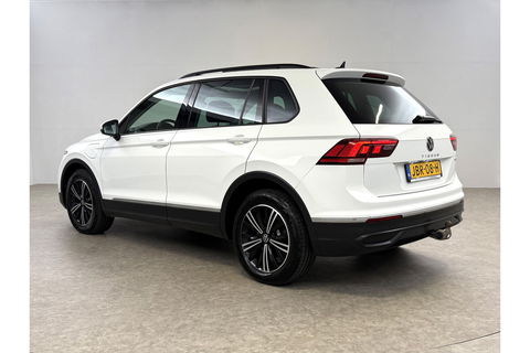 Volkswagen Tiguan 1.4 TSI eHybrid 225PK R-Line Pano ACC IQ LED Virtual Navi Clima Carplay Trekhaak 18"LMV PDC