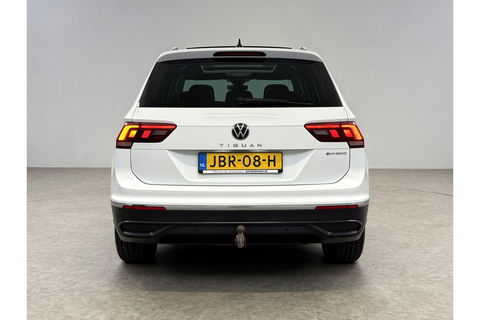 Volkswagen Tiguan 1.4 TSI eHybrid 225PK R-Line Pano ACC IQ LED Virtual Navi Clima Carplay Trekhaak 18"LMV PDC