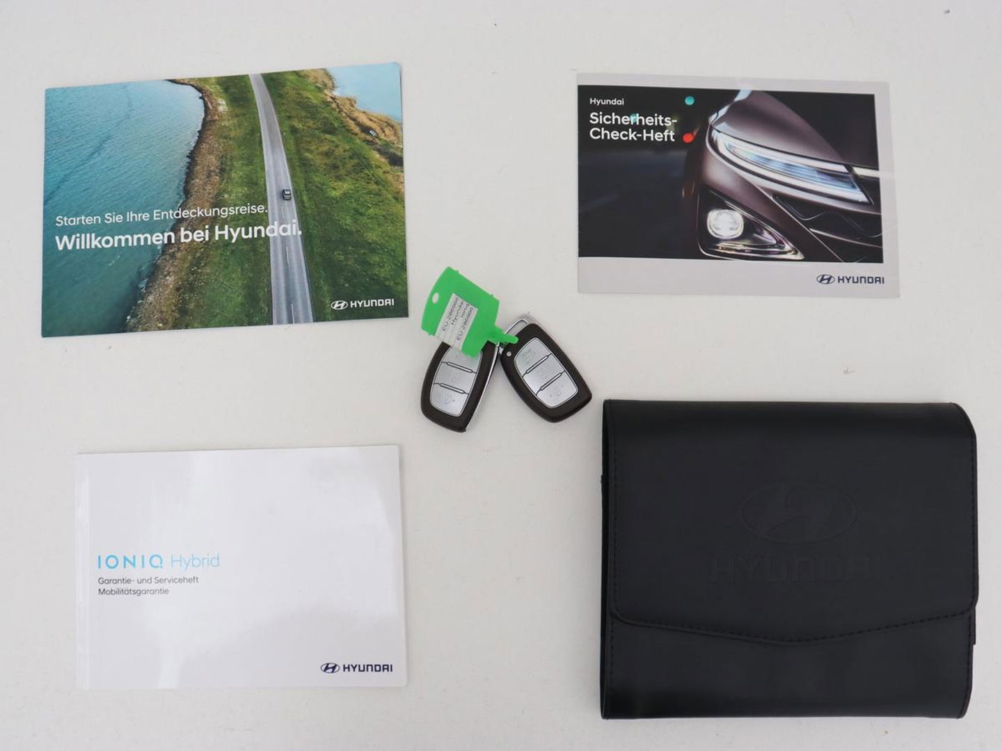 Hyundai IONIQ 1.6 GDI PHEV Comfort | Stoel & stuurverwarming | Adaptive cruise | Camera | Carplay | Navigatie | Full LED | Keyless | Plug In