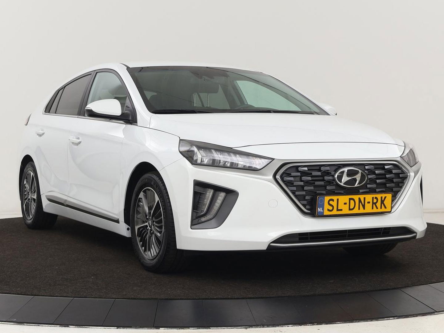 Hyundai IONIQ 1.6 GDI PHEV Comfort | Stoel & stuurverwarming | Adaptive cruise | Camera | Carplay | Navigatie | Full LED | Keyless | Plug In