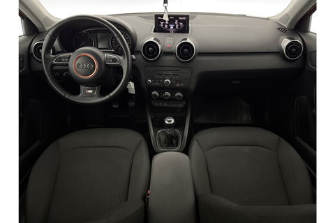 Audi A1 1.6 TDI S-line Airco Cruise Parkeersensoren 15"LMV Stoelverwarming