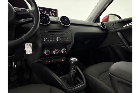 Audi A1 1.6 TDI S-line Airco Cruise Parkeersensoren 15"LMV Stoelverwarming