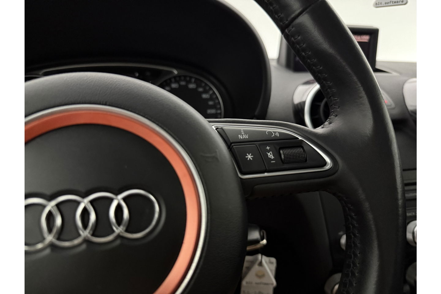 Audi A1 1.6 TDI S-line Airco Cruise Parkeersensoren 15"LMV Stoelverwarming