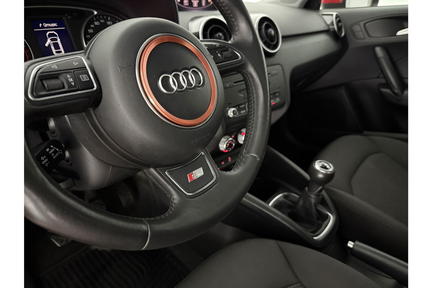 Audi A1 1.6 TDI S-line Airco Cruise Parkeersensoren 15"LMV Stoelverwarming