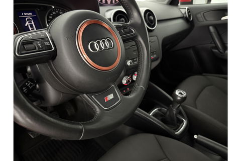 Audi A1 1.6 TDI S-line Airco Cruise Parkeersensoren 15"LMV Stoelverwarming